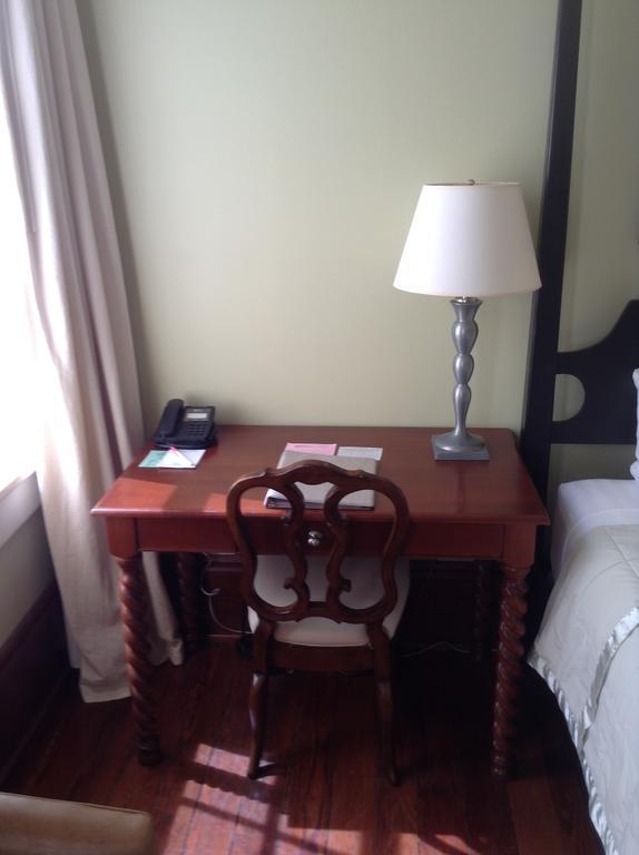 The Prytania Oaks Hotel New Orleans Room photo